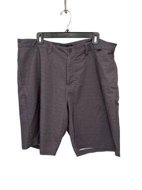 Travis Mathew Golf Shorts Gray Striped Stretch Size 38